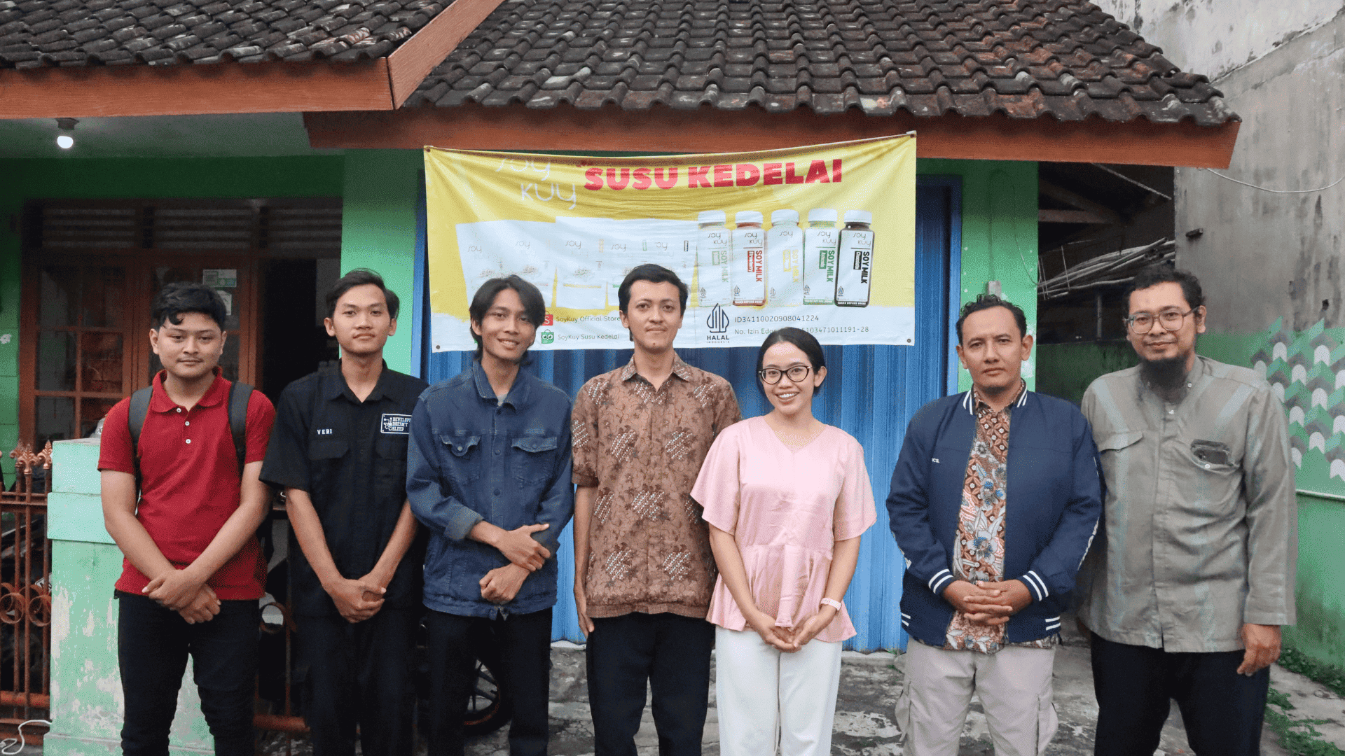 Kunjungan tim MitraSmart UNS ke lokasi produksi SoyKuy, Yogyakarta.